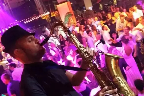 live on saxophone